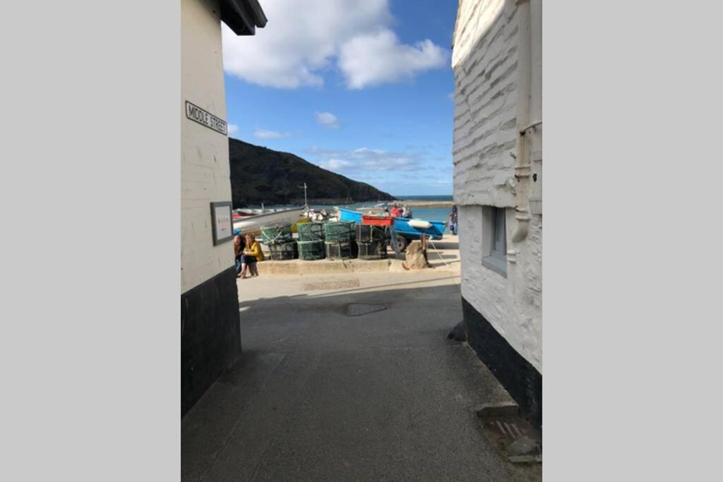 Molls Yard Newly Decorated Port Isaac Exterior photo