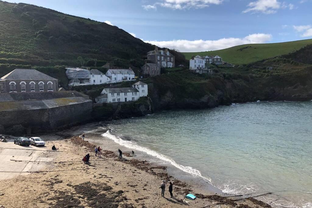 Molls Yard Newly Decorated Port Isaac Exterior photo
